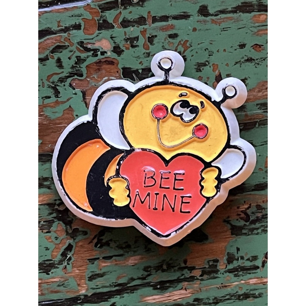 Hallmark PIN Valentines Vintage BUMBLEBEE HEART BEE‎ MINE 1981 Holiday Brooch